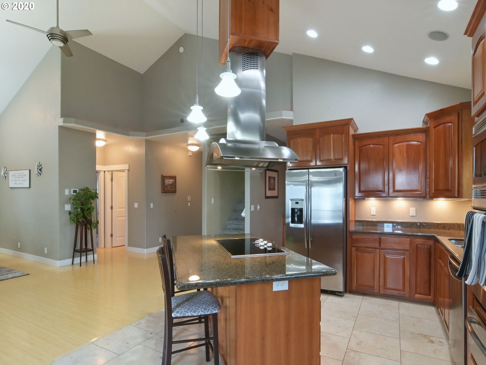 560 South 72nd Street Springfield, OR 97478 - Photo 5 of 32
