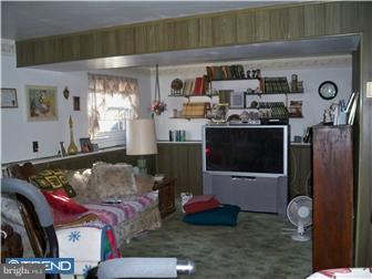 752 Sterling Road Woodbury, NJ 08096 - Photo 4 of 12 Family Room