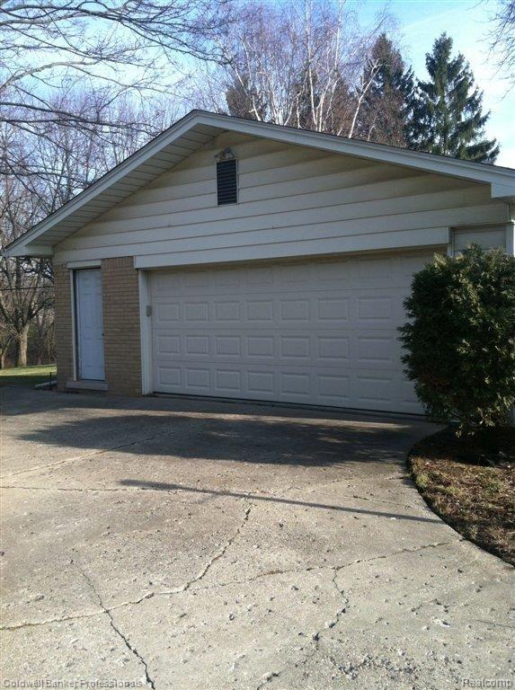 2556 New England Drive Rochester, MI 48309 - Photo 18 of 18 IMG_3384.jpg
