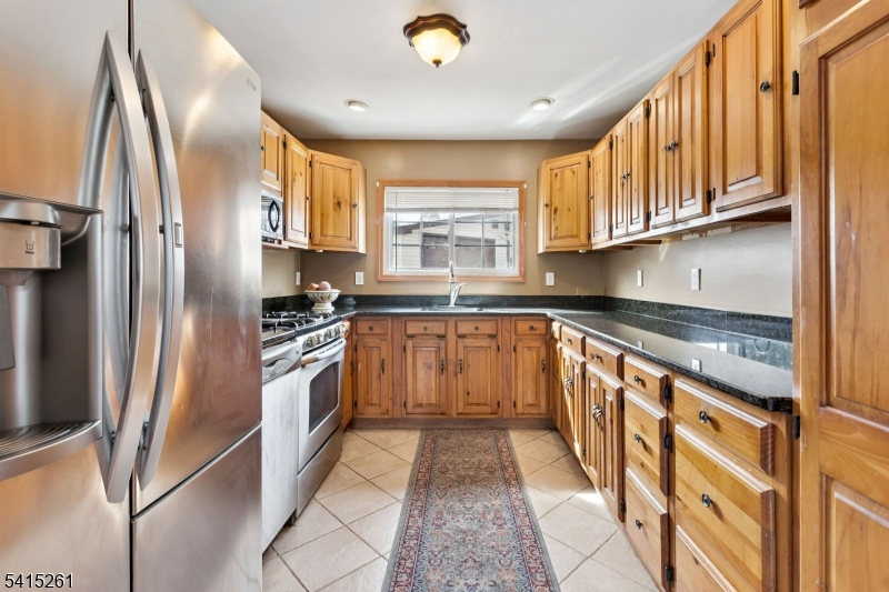 32 Glenville Road Edison, NJ 08817 - Photo 4 of 25