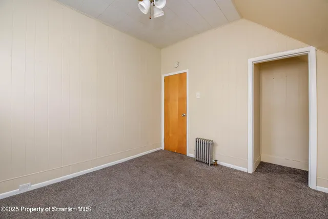 an empty room with a empty space