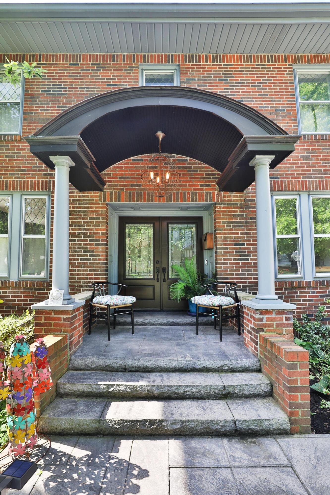 67 West Cooke Road Columbus, OH 43214 - Photo 4 of 57 Front Porch