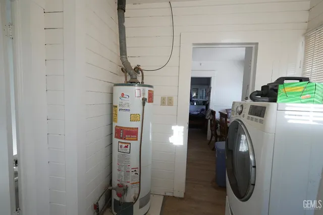 a bed room with a bed and a fireplace