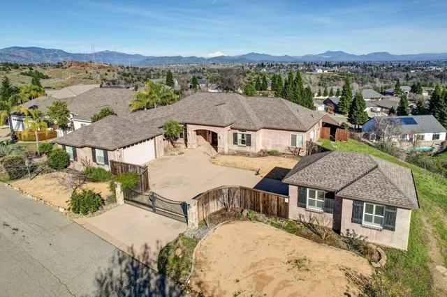 $735,000 | 1513 Brinn Drive, Redding, CA 96001