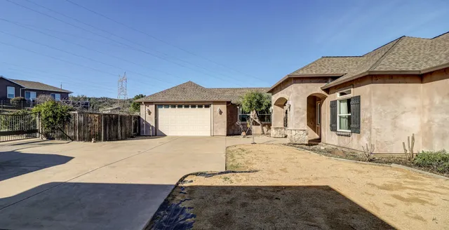 $735,000 | 1513 Brinn Drive, Redding, CA 96001