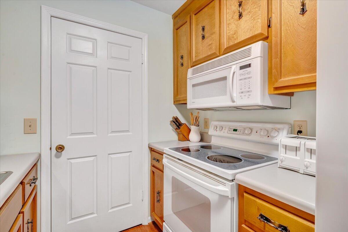 620 Monte Vista Road, Unit 602 Union Hall, VA 24176 - Photo 12 of 48 a utility room with dryer and washer