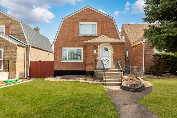 $275,000 | 5255 South Menard Avenue, Chicago, IL 60638