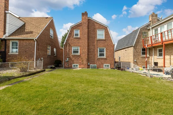 $275,000 | 5255 South Menard Avenue, Chicago, IL 60638