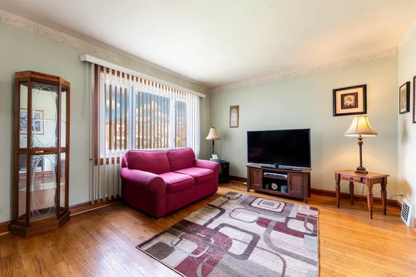 $275,000 | 5255 South Menard Avenue, Chicago, IL 60638