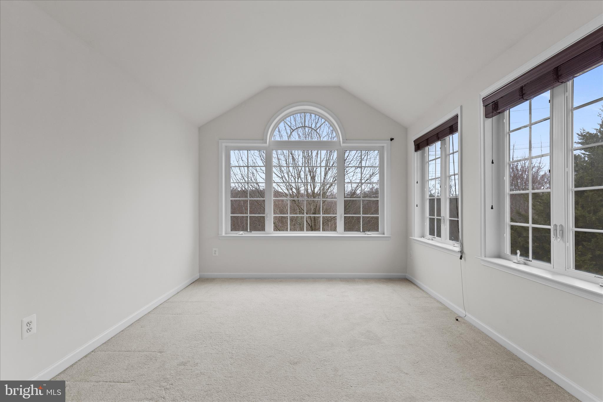 4025 Ranch Road Upper Marlboro, MD 20772 - Photo 32 of 50 Setting Area in Owner Suite