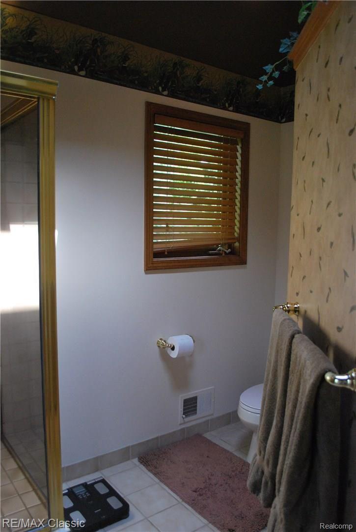 2280 Ford Road White Lake, MI 48383 - Photo 40 of 82 069.JPG