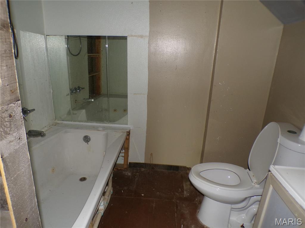 709 1st Street Gillespie, IL 62033 - Photo 23 of 31