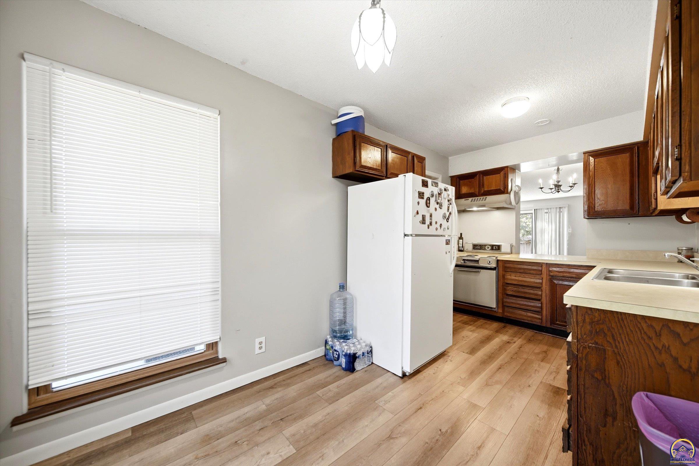 4503 Southwest 33rd Terrace Topeka, KS 66614 - Photo 15 of 35