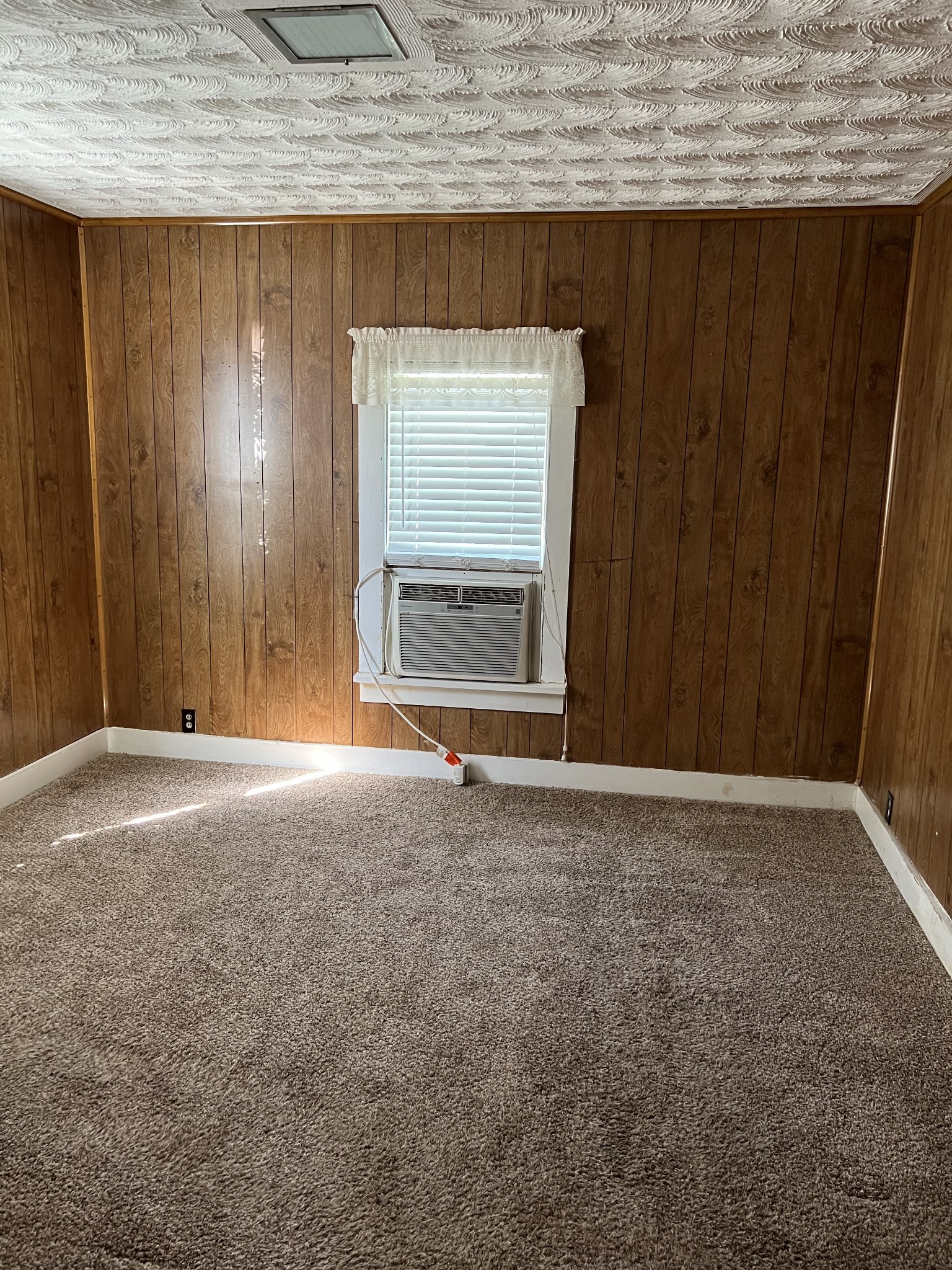 272 Clubbs Road Portland, TN 37148 - Photo 14 of 29 a view of empty room with a fireplace