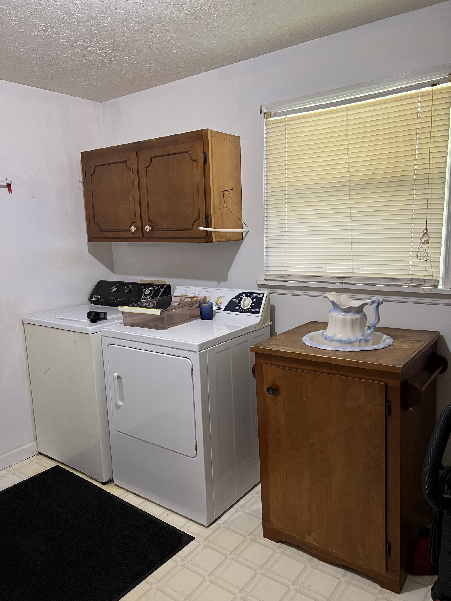272 Clubbs Road Portland, TN 37148 - Photo 16 of 29 a utility room with sink dryer and washer