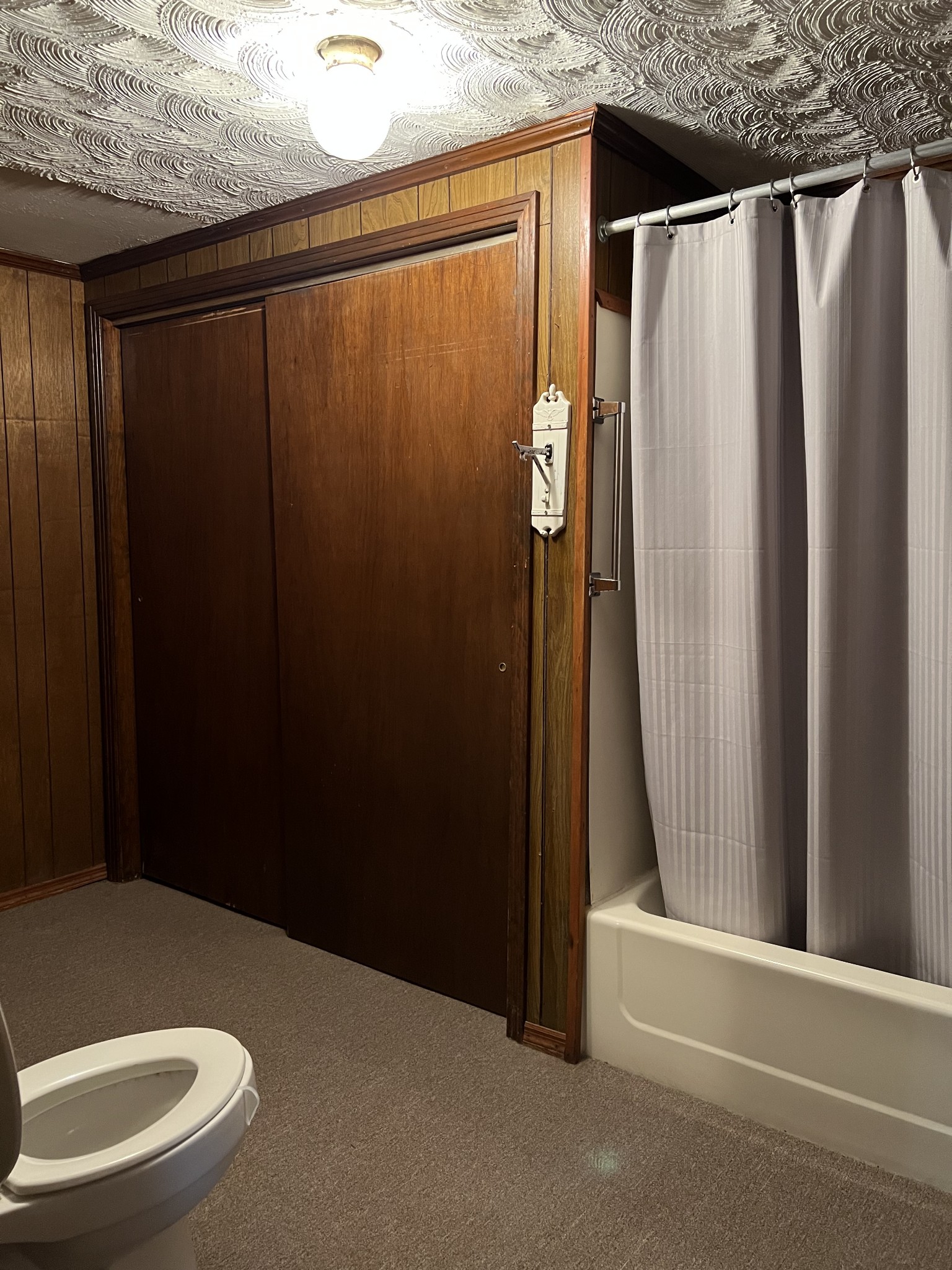 272 Clubbs Road Portland, TN 37148 - Photo 18 of 29 a bathroom with a sink and a toilet