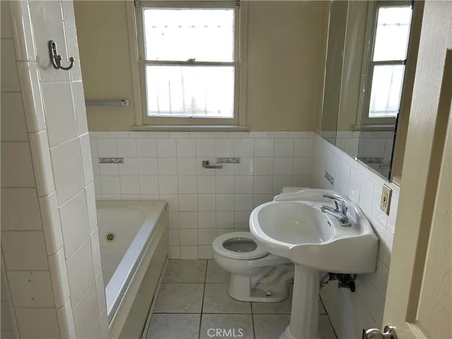 $2,395 | 1363 Masselin Avenue, Los Angeles, CA 90019