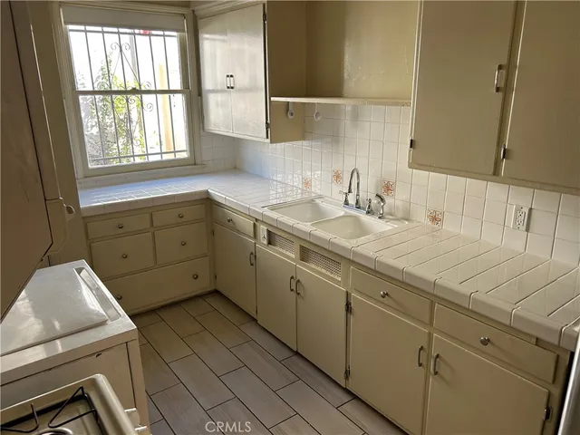 $2,395 | 1363 Masselin Avenue, Los Angeles, CA 90019
