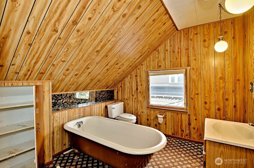 1105 7th Street Anacortes, WA 98221 - Photo 12 of 13 Gallery Image 12