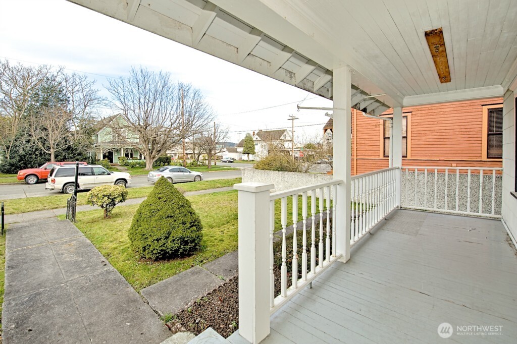 1105 7th Street Anacortes, WA 98221 - Photo 2 of 13 Gallery Image 2