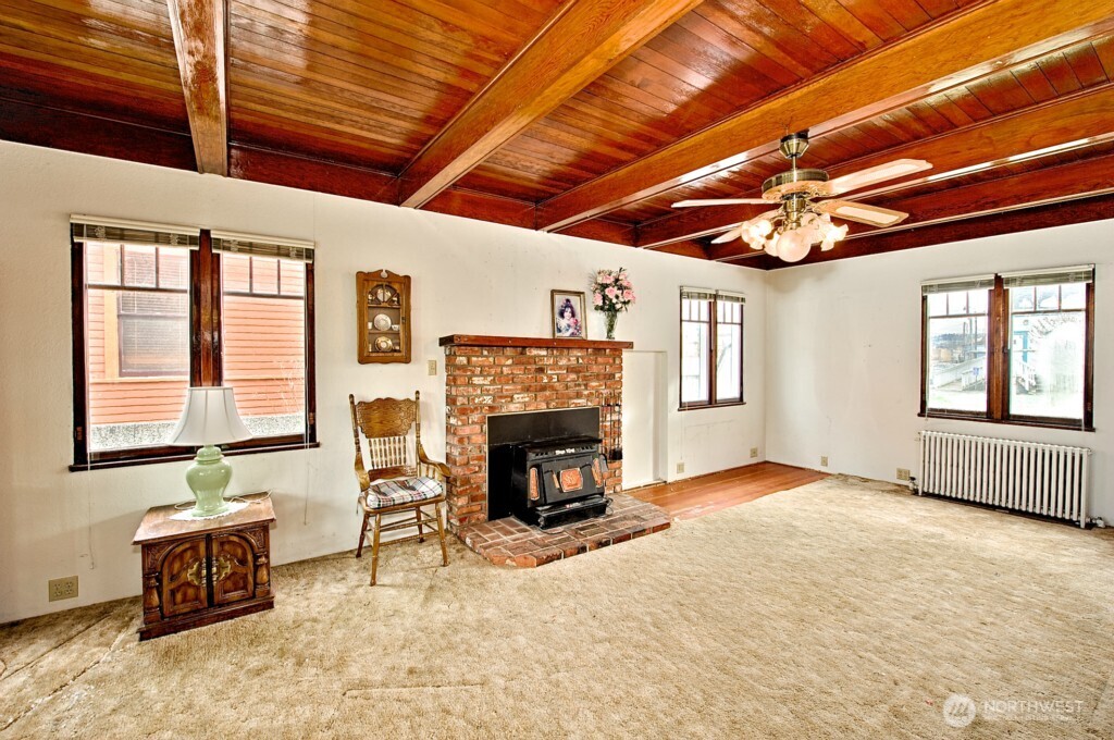 1105 7th Street Anacortes, WA 98221 - Photo 3 of 13 Gallery Image 3