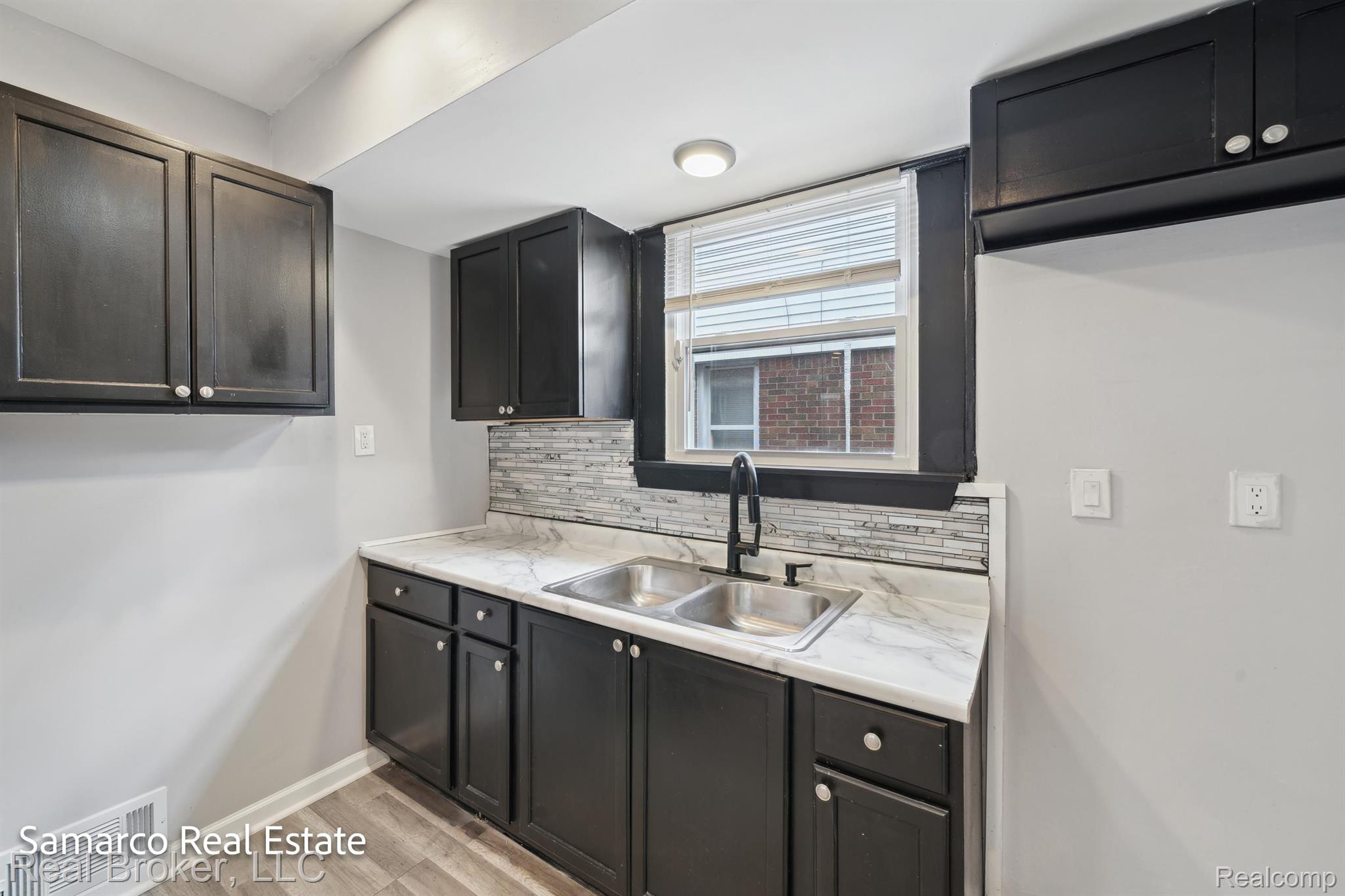 9160 Devonshire Road Detroit, MI 48224 - Photo 14 of 37