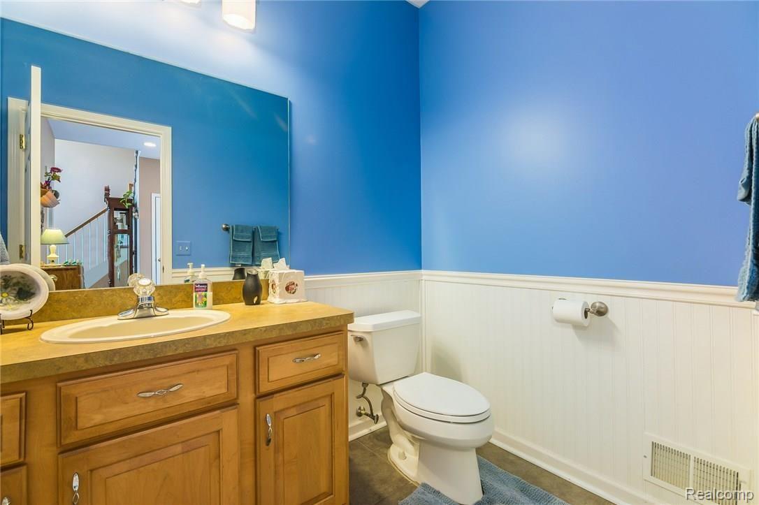 2516 Florence Drive Rochester, MI 48309 - Photo 21 of 46 021-3867398-medium.jpg