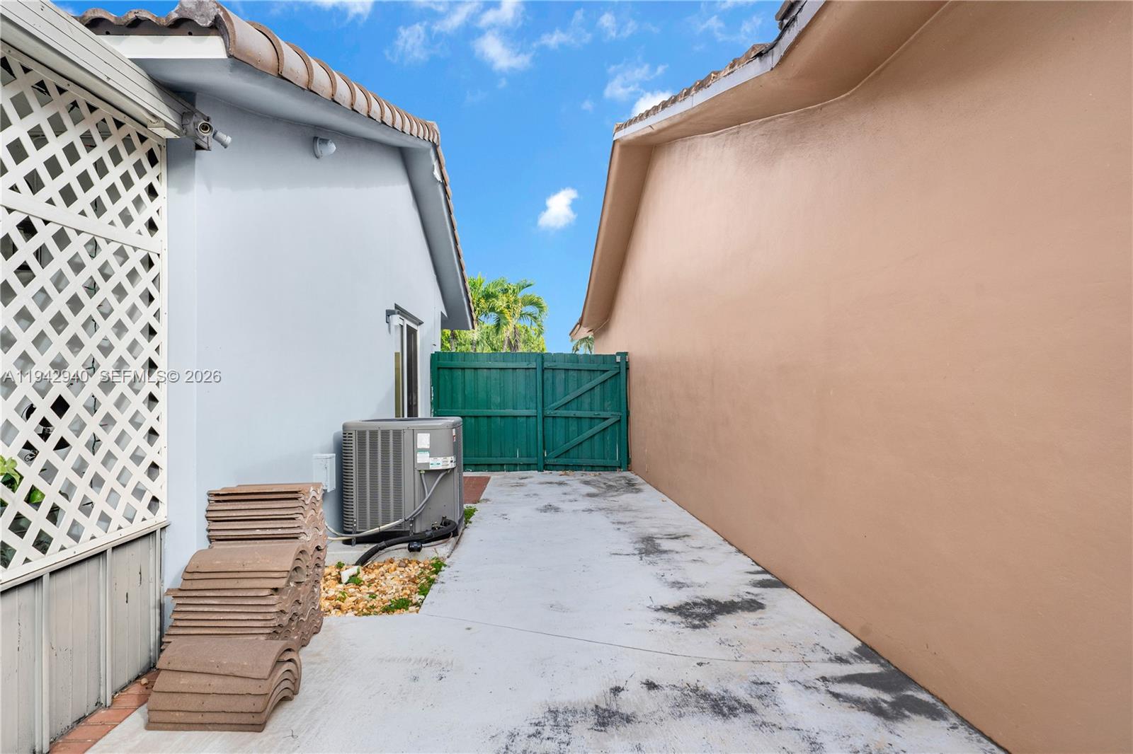 1142 Southwest 138th Court Miami, FL 33184 - Photo 38 of 50