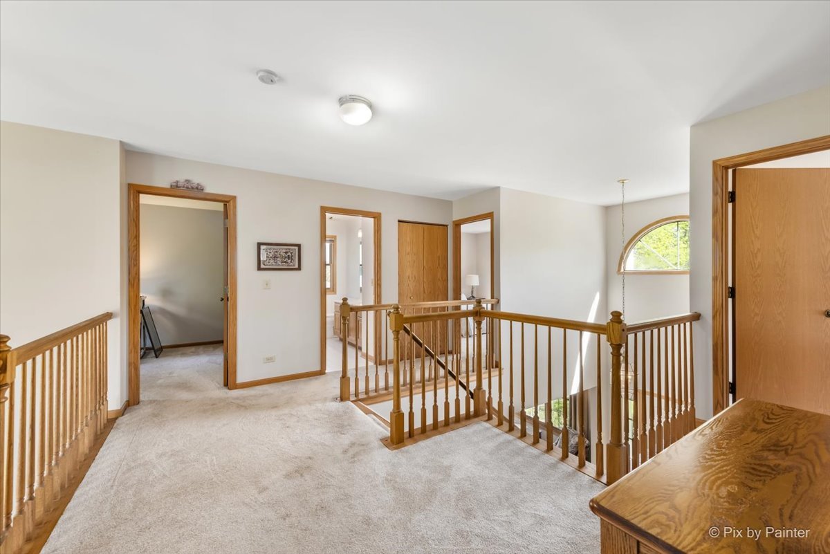 121 Hampton Street Cary, IL 60013 - Photo 27 of 56 a view of a hallway with entryway door