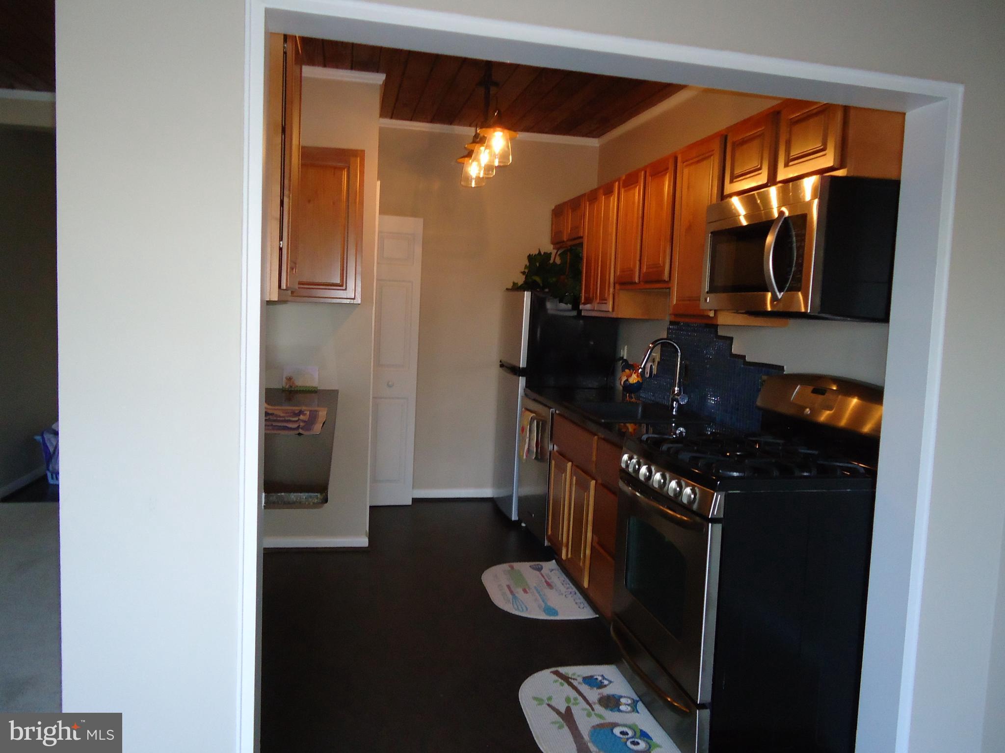 55 Skyhill Road, Unit 303 Alexandria, VA 22314 - Photo 9 of 28 Lovely updated kitchen