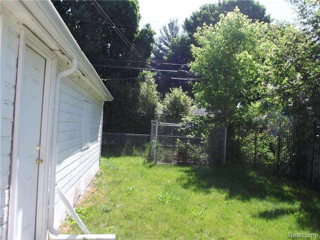 19960 Trinity Street Detroit, MI 48219 - Photo 4 of 15 DSCF0500.JPG