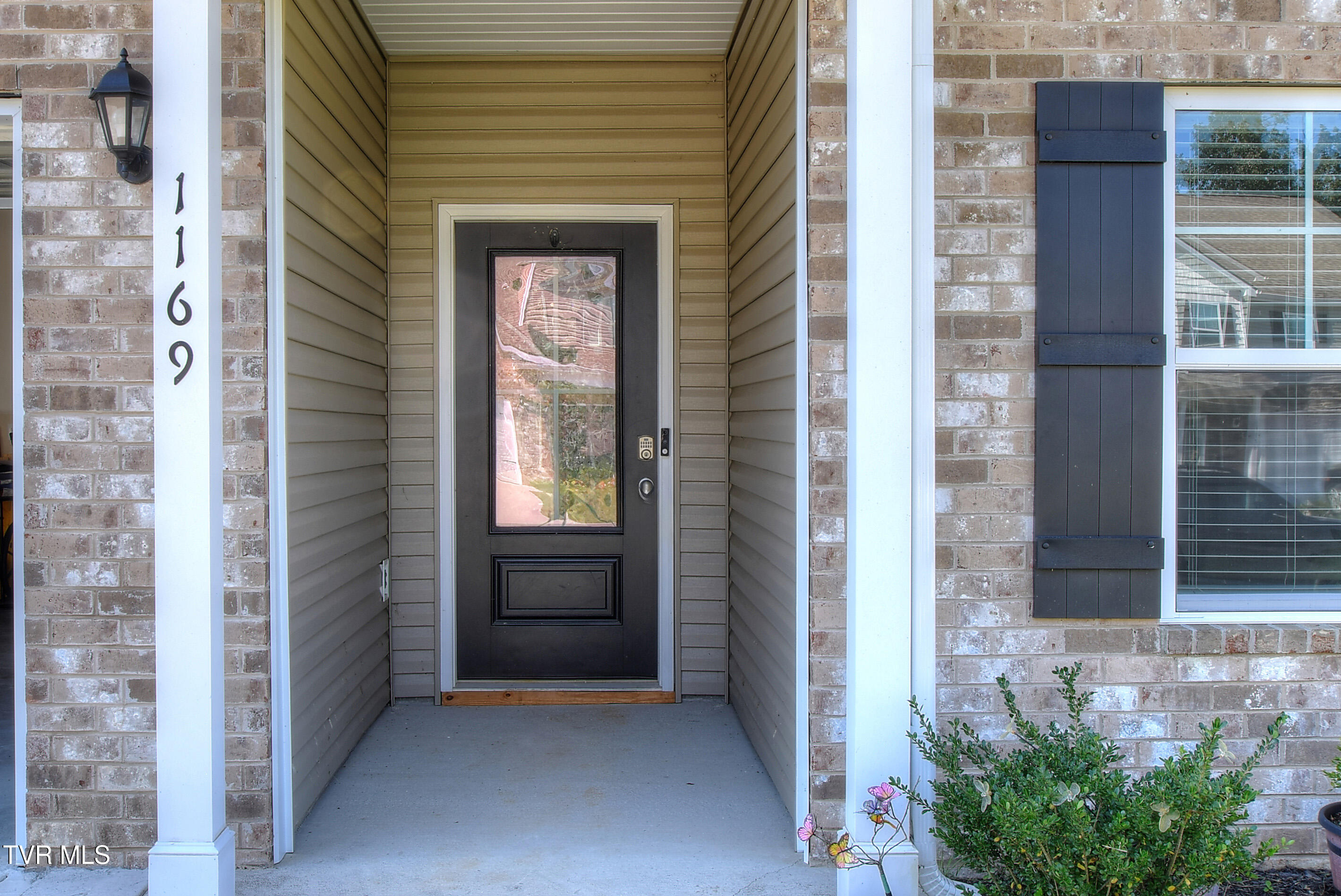 1169 Ridge Parke Kingsport, TN 37663 - Photo 3 of 23 5