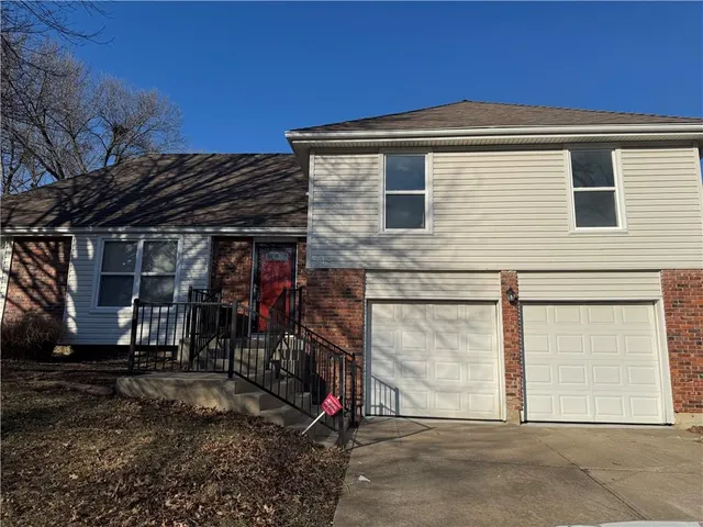 $449,999 | 818 West 122nd Terrace, Kansas City, MO 64145