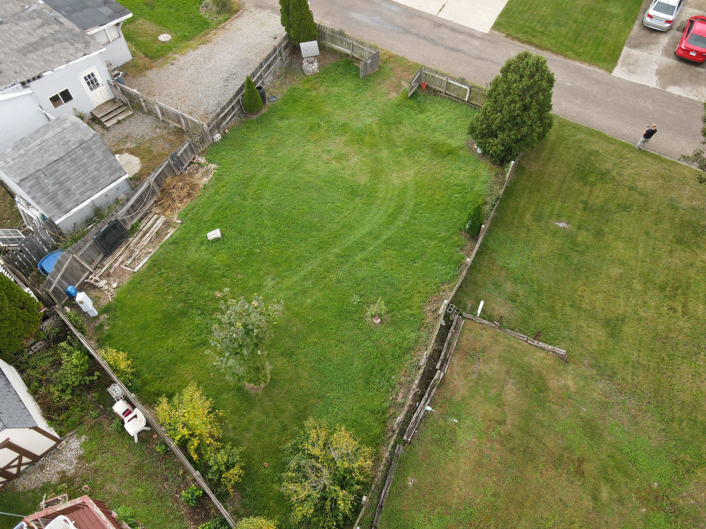 264 Misty Ridge Lakemoor, IL 60051 - Photo 2 of 4 a backyard of a house with lots of green space