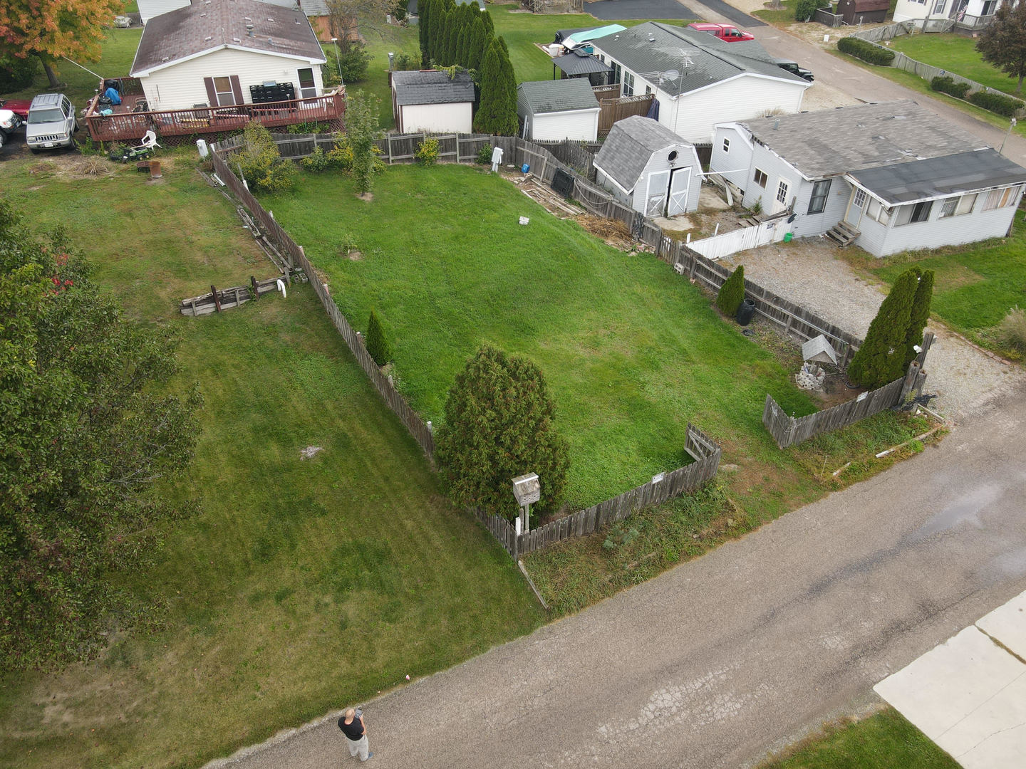 264 Misty Ridge Lakemoor, IL 60051 - Photo 3 of 4 an aerial view of residential houses with outdoor space and trees