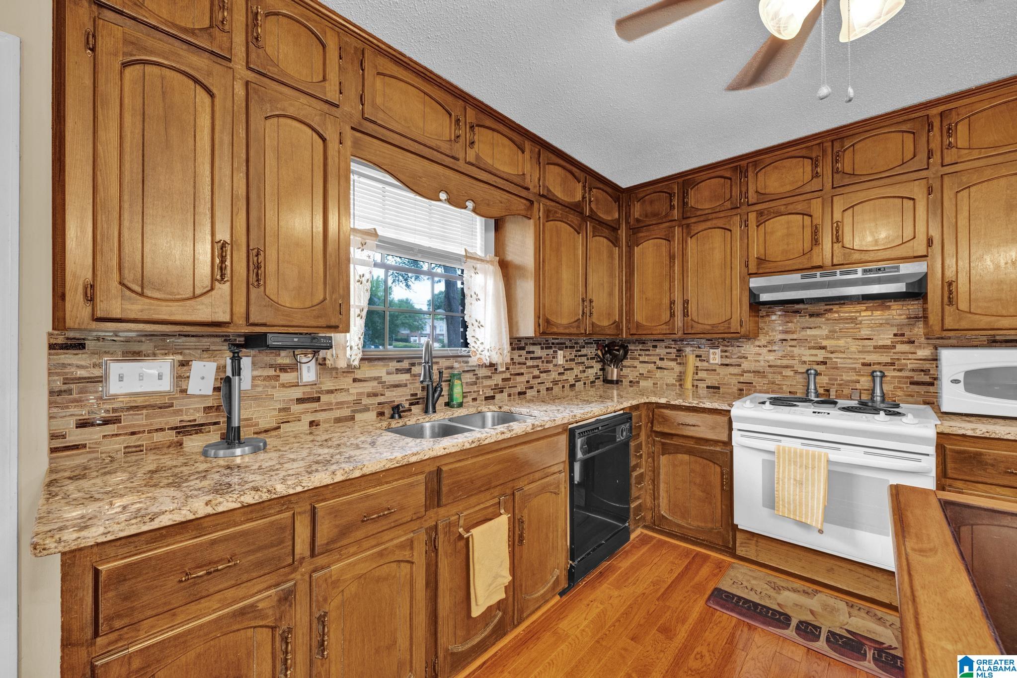 1121 Pacific Drive Alabaster, AL 35007 - Photo 12 of 36