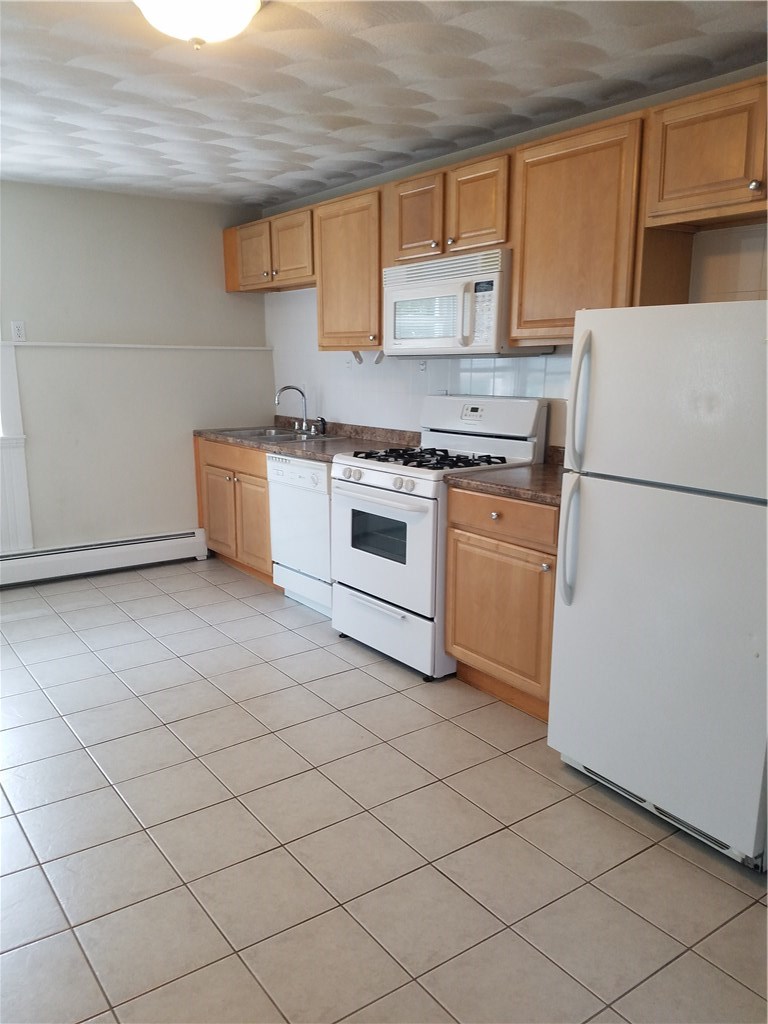 31 First School Street, Unit 2 Bristol, RI 02809 - Photo 7 of 20 Kitchen