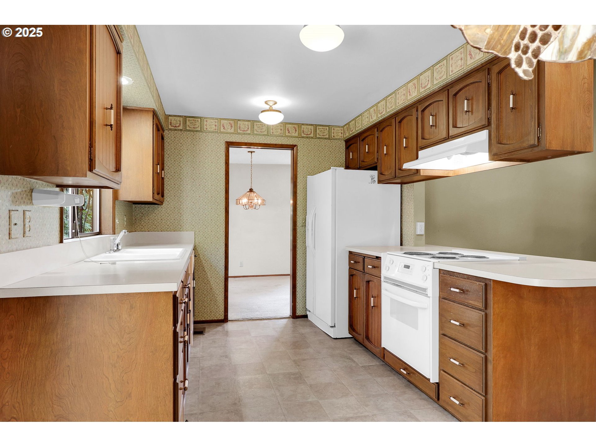 1254 Rio Glen Drive Eugene, OR 97401 - Photo 11 of 43 a kitchen with a refrigerator a sink and dishwasher