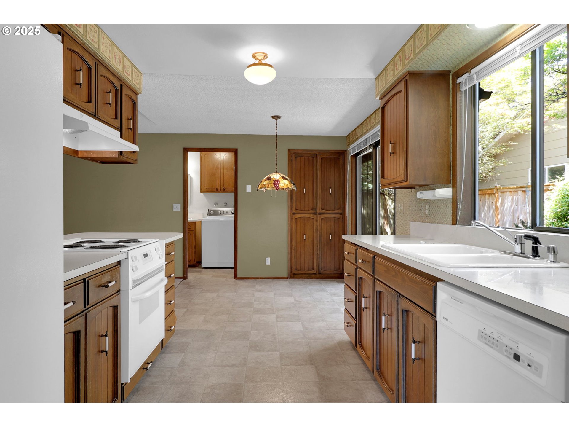 1254 Rio Glen Drive Eugene, OR 97401 - Photo 15 of 43 a kitchen with a sink stove and refrigerator
