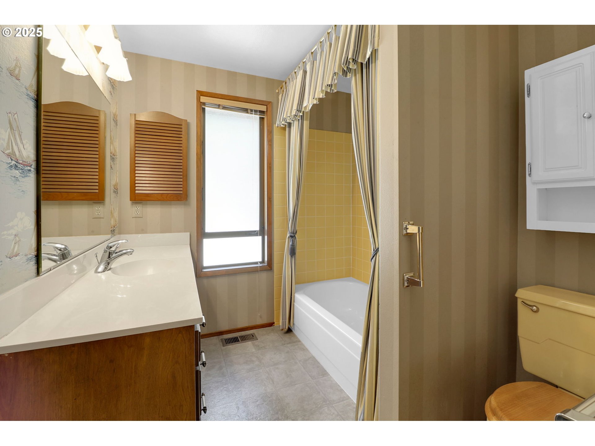 1254 Rio Glen Drive Eugene, OR 97401 - Photo 24 of 43 a bathroom with a sink a toilet and shower