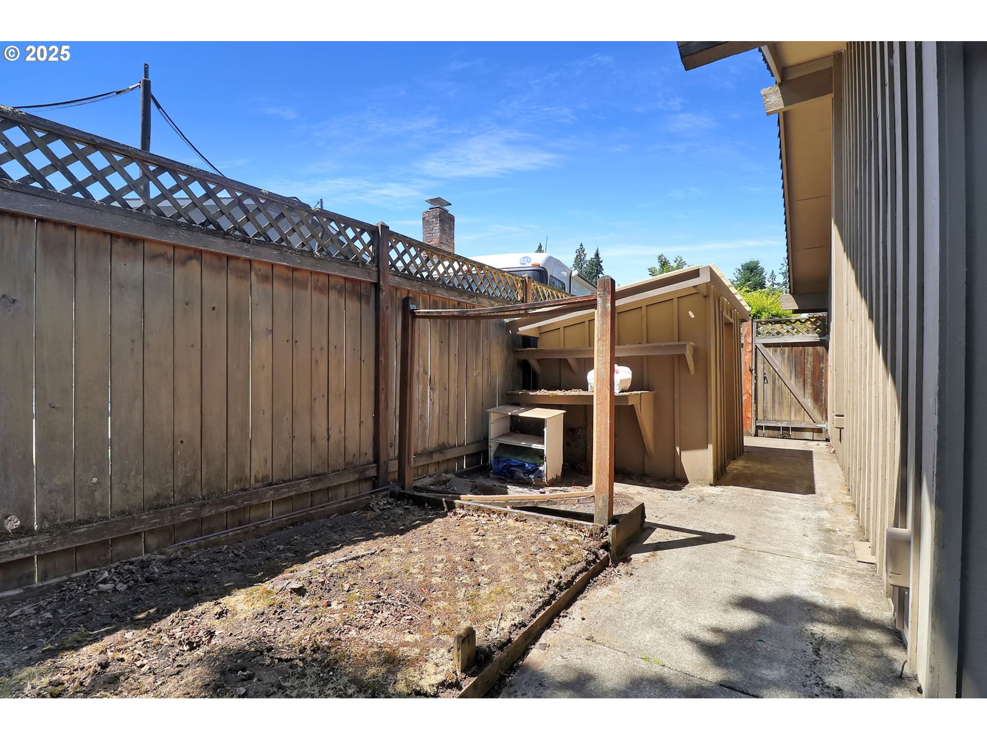 1254 Rio Glen Drive Eugene, OR 97401 - Photo 38 of 43 a view of a backyard with wooden fence