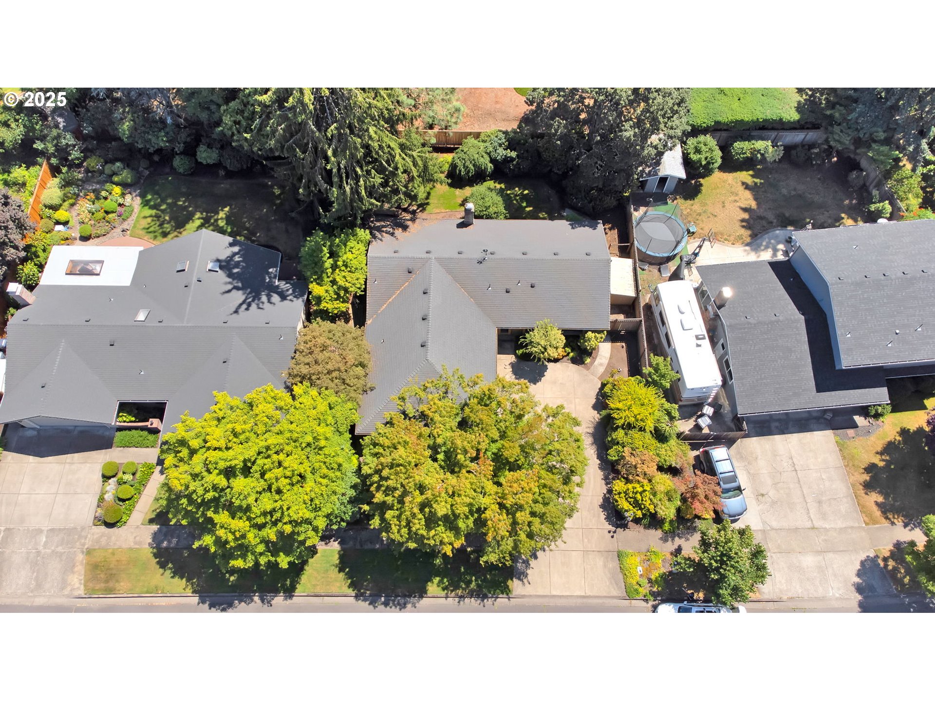 1254 Rio Glen Drive Eugene, OR 97401 - Photo 4 of 43 a picture of a city view