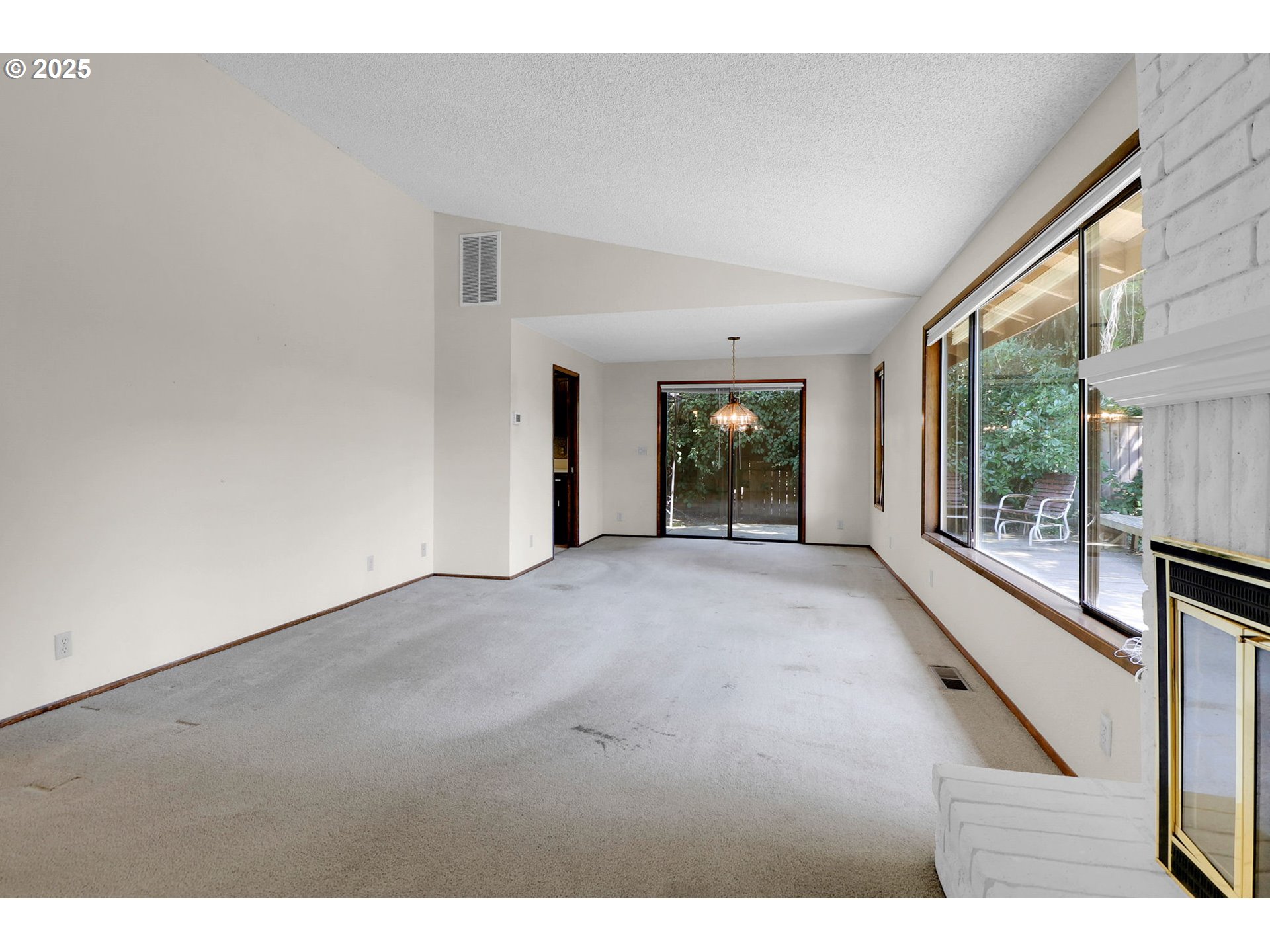 1254 Rio Glen Drive Eugene, OR 97401 - Photo 9 of 43 a view of a big room with windows and chandelier