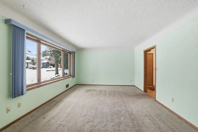 $285,000 | 380 Barry Drive, Owatonna, MN 55060