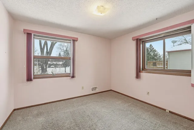 $285,000 | 380 Barry Drive, Owatonna, MN 55060