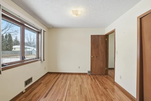 $285,000 | 380 Barry Drive, Owatonna, MN 55060