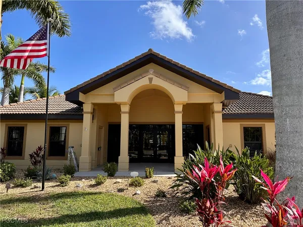 $1,800 | 1108 Winding Pines Circle, Unit 203, Cape Coral, FL 33909