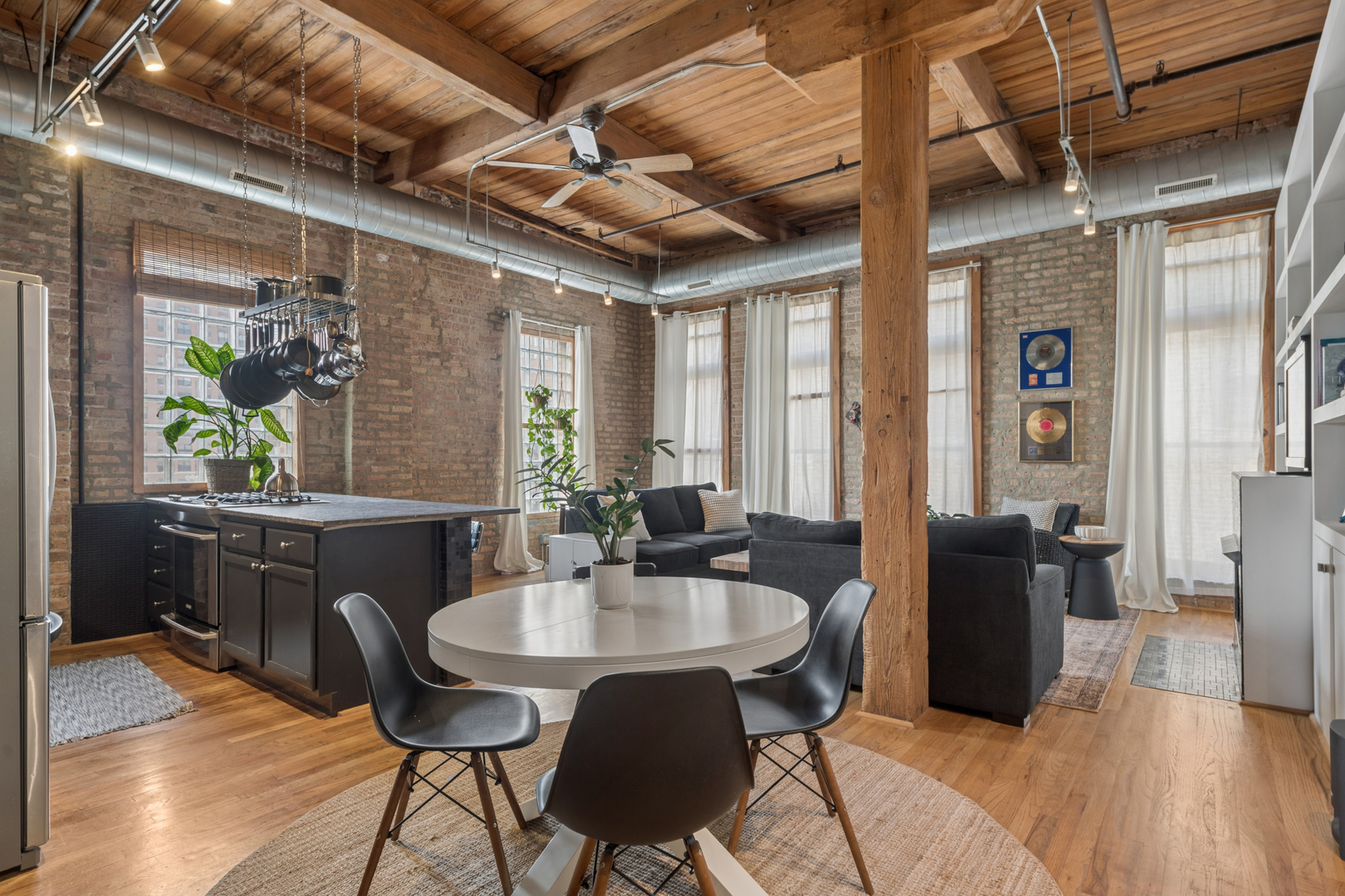 920 West Sheridan Road, Unit 308 Chicago, IL 60613 - Photo 4 of 20
