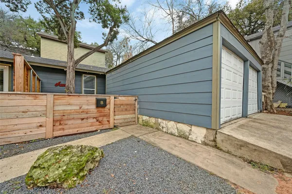 $1,300 | 1103 Kenwood Avenue, Unit B, Austin, TX 78704