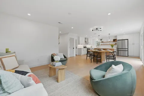 $1,725,000 | 2610 Chestnut Avenue, Carlsbad, CA 92010